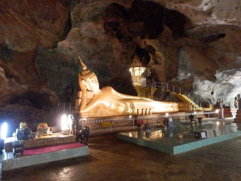 der liegende Buddha im Wat Suwan Kuha